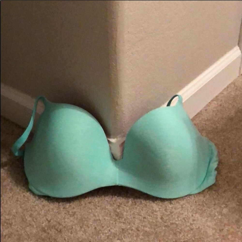 2 Lightly used Victoria Secret Pink 36D bras.